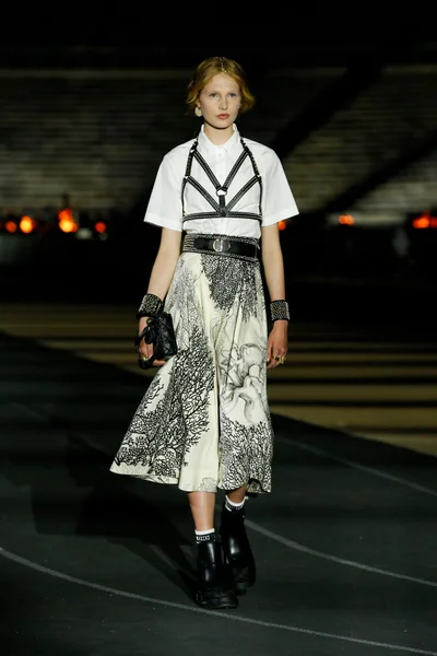 Look 60